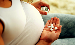 Phụ nữ mang thai có HIV muốn sinh ra những em bé không lây nhiễm HIV từ mẹ cần phải làm gì?