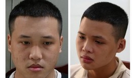 Tạm giữ 2 anh em ruột tạt sơn vào cửa hàng để đòi nợ