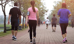 Đi bộ đ&#250;ng c&#225;ch để giảm c&#226;n