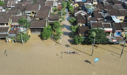 TP Hội An, Quảng Nam nhiều nơi vẫn ngập s&#226;u trong nước