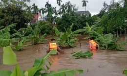 Thương tâm cháu bé 3 tuổi rơi xuống sông mất tích