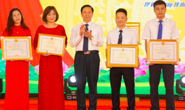 Hàng nghìn nhà giáo có khen nhưng chưa có thưởng