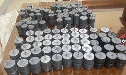Thiếu niên chế tạo pháo nổ 'khủng' mang đi tiêu thụ