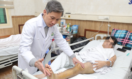 CSGT bị thanh niên không đội mũ bảo hiểm tông gãy chân đã được phẫu thuật