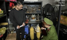 Quán bar ở Hà Nội liên tục bị phát hiện có bình khí cười 