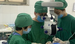 Ca ghép giác mạc gần 4 giờ chấm dứt cảnh mù loà đau đớn của người đàn ông ở Hà Nội