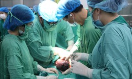 Lần đầu tiên mổ lấy thai và can thiệp tim mạch cùng kích hoạt ngay tại phòng mổ Bệnh viện Phụ sản TW