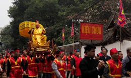 Độc nhất lễ rước kiệu “vua sống”, “chúa sống” ở Thủ đô