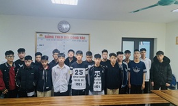 Kịp thời ngăn chặn nhóm thanh thiếu niên đeo khăn đỏ, mang hung khí đi đánh nhau