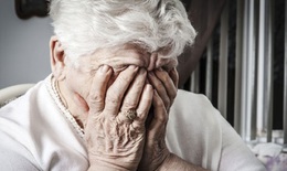 Vì sao người cao tuổi dễ bị trầm cảm?