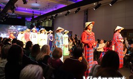 Áo dài Việt Nam mở màn ấn tượng tại sự kiện thời trang tại London