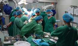 Trước ngày kỷ niệm nghề, y bác sĩ 2 bệnh viện trắng đêm chạy đua ghép tạng xuyên Việt