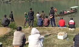 Đi xuồng qua hồ thủy điện ăn cỗ, một người bị mất tích