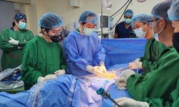 Bác sĩ Việt chuyển giao phẫu thuật robot tại Philippines