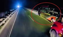 Hoảng hồn xe khách liên tục lạng lách, đánh võng trên cao tốc