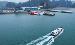 Cảng cao cấp Ao Tiên chính thức hoạt động, đưa 46 du khách đầu tiên ra đảo Cô Tô