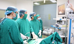 Phẫu thuật nội soi nang ống mật chủ nối mật ruột cho bệnh nhi 28 tháng tuổi