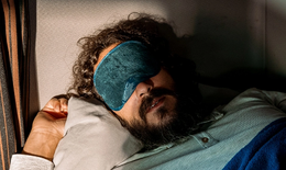 Nghiên cứu mới: Đeo bịt mắt khi ngủ giúp bạn ngon giấc và tăng cường trí nhớ