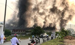 Video: Đang cháy lớn tại Công ty Cổ phần One One miền Trung