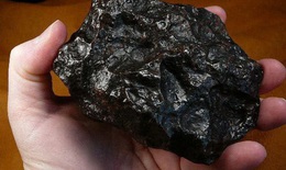 Lừa đảo bán đá thiên thạch với giá 800 triệu USD/kg