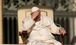 Giáo hoàng Francis phải nằm viện vài ngày do nhiễm trùng đường hô hấp