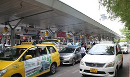 Yêu cầu báo cáo vụ taxi ở sân bay Tân Sơn Nhất 'gánh' nhiều loại phí