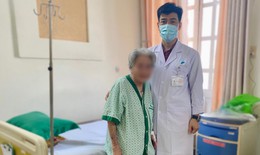 Kì diệu bà cụ 102 tuổi đi lại được nhờ phương pháp bơm xi măng