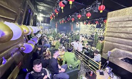 Test nhanh khách đang 'bay lắc' ở một quán bar, phát hiện 26 đối tượng dương tính với chất ma túy