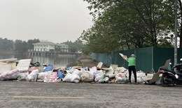 Hà Nội: Rác thải ngổn ngang ven hồ, vỉa hè tại phường Hoàng Liệt