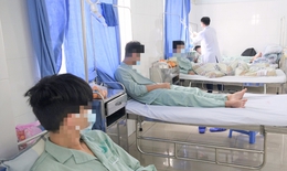 Bốn học sinh nhập viện do ngộ độc thuốc l&#225; điện tử