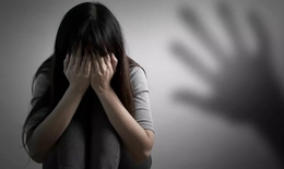 Trẻ có suy nghĩ tự tử, làm hại bản thân, chuyên gia khuyến cáo những việc cha mẹ cần làm ngay