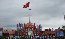 Xúc động lễ thượng cờ tại Đôi bờ Hiền Lương - Bến Hải