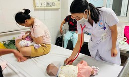 Diễn biến sức khoẻ 4 trẻ sau sự cố tiêm vaccine 6 trong 1 hết hạn