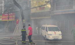 Hải Phòng: Cháy quán bar trên "phố Tây" Văn Cao, nghi có người mắc kẹt