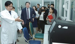 Đại sứ Hoa Kỳ thăm và làm việc tại BV Bạch Mai