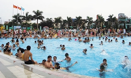 Đi bơi mùa hè, chuyên gia khuyến cáo tránh tác hại khủng khiếp của nước bể bơi