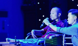 Ch&#224;ng trai viết thơ, vẽ tranh... bằng miệng trở th&#224;nh diễn giả truyền cảm hứng
