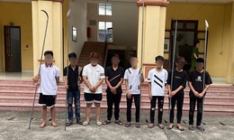 Ngăn chặn nh&#243;m thanh ni&#234;n cầm hung kh&#237;, ngổ ng&#225;o lạng l&#225;ch tr&#234;n đường