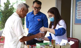 Thầy thuốc trẻ Nghệ An tư vấn sức khỏe, cấp phát thuốc miễn phí cho hơn 95.000 người dân