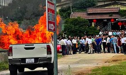Lâm Đồng: Xe bán tải bốc cháy sau tiếng nổ lớn, lái xe tử vong