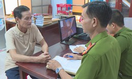 Cụ ông 75 tuổi đâm bạn nhậu tử vong do nghi ngờ lấy trộm điện thoại