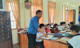 Chàng trai khuyết tật có 2 bằng đại học, bỏ phố về quê lan tỏa văn hóa đọc