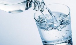 Uống nước thời điểm n&#224;o, uống bao nhi&#234;u ml một ng&#224;y th&#236; tốt cho sức khỏe?