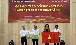 Hội Nh&#224; b&#225;o Việt Nam trao tặng 50 suất học bổng v&#224; trồng 3.300 c&#226;y g&#225;o v&#224;ng tại B&#236;nh Phước