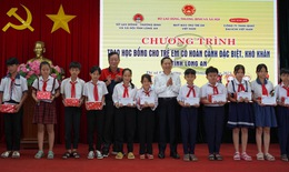 Dai-ichi Life Việt Nam trao tặng học bổng trị giá 200 triệu đồng cho học sinh có hoàn cảnh đặc biệt, khó khăn tại tỉnh Long An