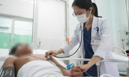 Truyền 10 lọ huyết thanh cứu người đàn ông bị rắn hổ chúa cắn