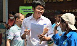 Thi tốt nghiệp THPT 2023: Thí sinh thở phào với đề thi Ngữ văn