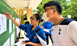 Thi tốt nghiệp THPT 2023: Xúc động hình ảnh tiếp sức cho sĩ tử trong ngày thi