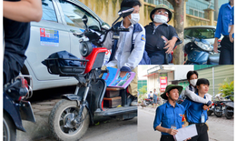 X&#250;c động h&#236;nh ảnh th&#237; sinh xương thủy tinh được cha đưa đến điểm thi bằng xe 3 b&#225;nh