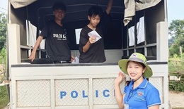 Xe cảnh sát lưu động giúp 2 sĩ tử ngủ quên kịp đến trường thi